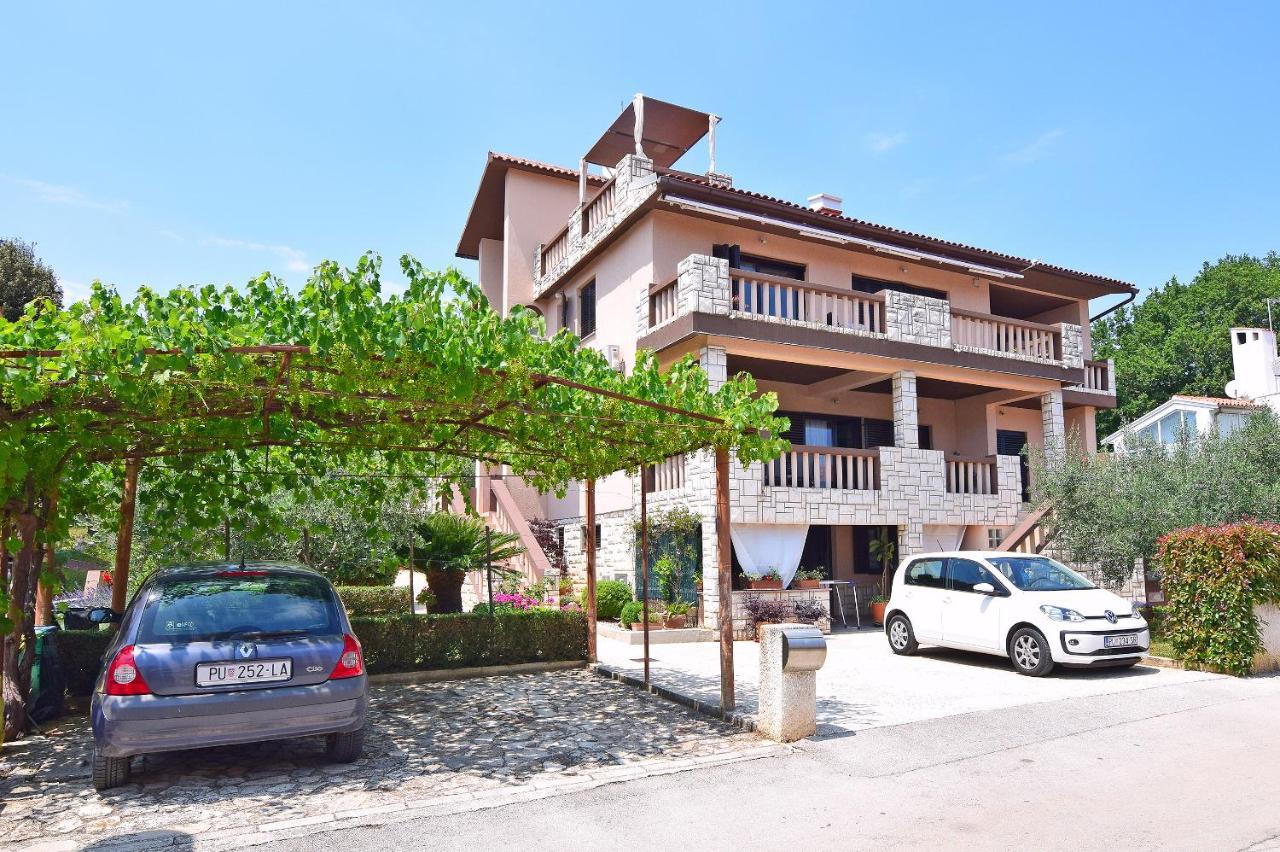 Apartment Leona Pula Luaran gambar