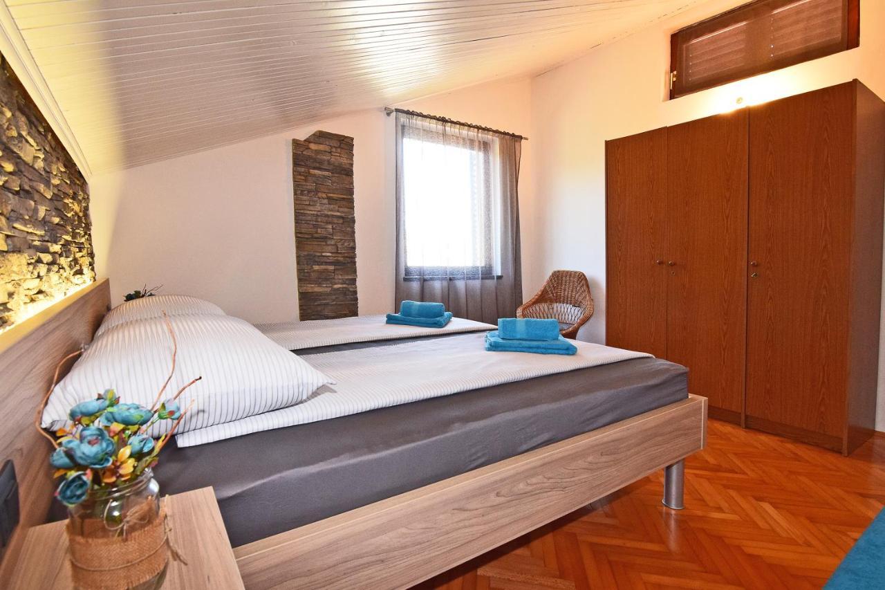 Apartment Leona Pula Luaran gambar