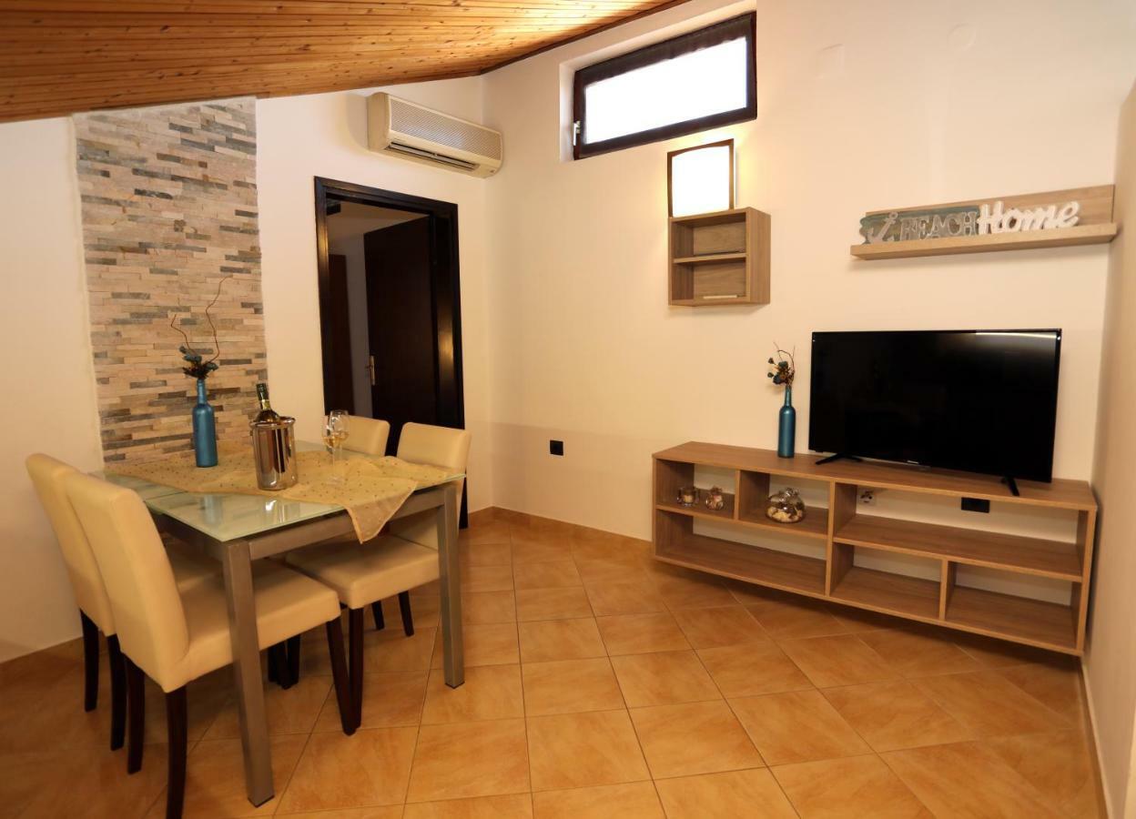 Apartment Leona Pula Luaran gambar