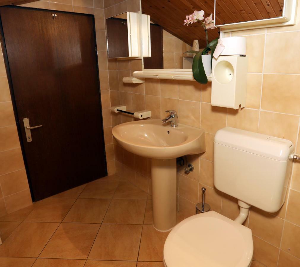 Apartment Leona Pula Luaran gambar