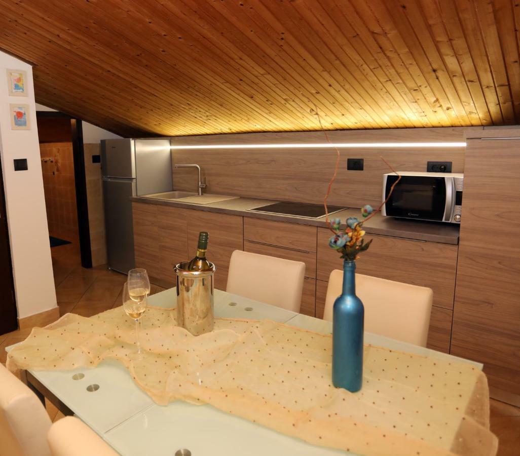 Apartment Leona Pula Luaran gambar