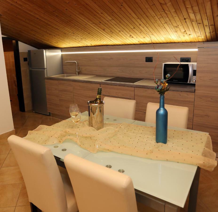 Apartment Leona Pula Luaran gambar